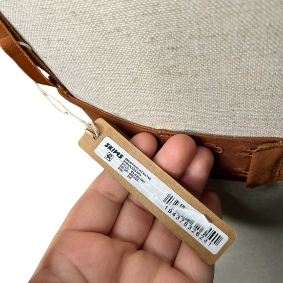 Skims Smoothing Intimates Unlined Strapless Bra with Straps in Bronze Size 34C - Picture 9 of 12